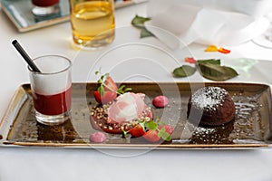 Triple dessert with chocolate and strawberry on wedding table se