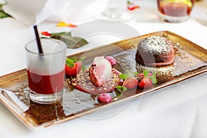 Triple dessert with chocolate and strawberry on wedding table se