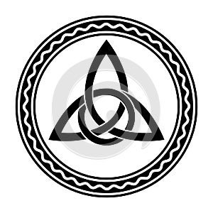 Triquetra with extra twist, Celtic knot, in a circle frame