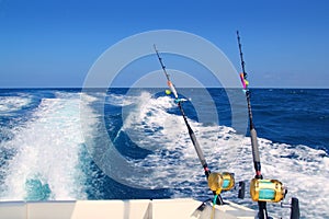 Un barco vara agua salada cabrestantes 