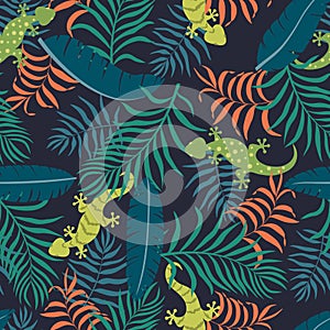 Tropical background with palm leaves and geckos. Seamless jungle pattern.