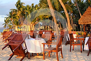 Tropical dining