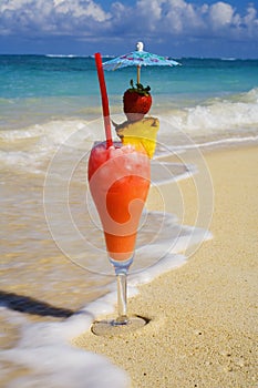 A tropical drink on a Hawaiian beach