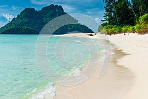 Tropical empty beach with white sand and turquoise water, Poda i