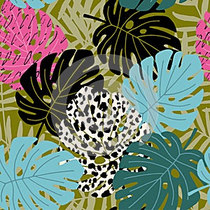 Tropical palm and monstera leaf seamless pattern with leopard skin texture. Hawaiian design, vector illustration