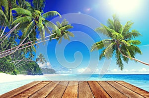 Tropický raj pláž a drevený dosky 