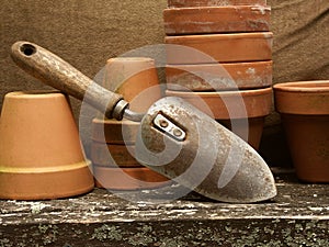 Trowel with flowerpots