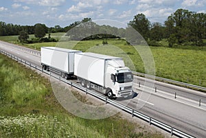 truck clean and white