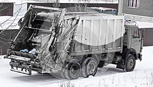 Truck for collecting garbage