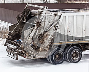 Truck for collecting garbage