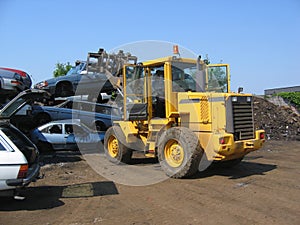 A truck lifting a car wreck