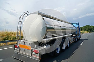 Truck with a liquid food tank on the highway
