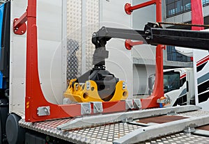 Truck manipulator crane