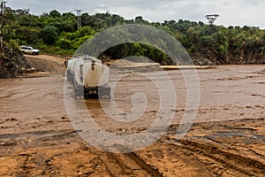 Truck stuck in swollen waters of Kizo river, Ethiop