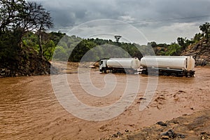 Truck stuck in swollen waters of Kizo river, Ethiop
