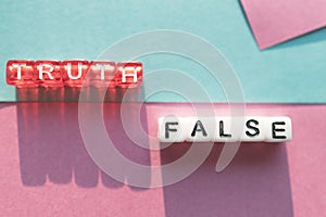 True and false on backgrounds of different colors