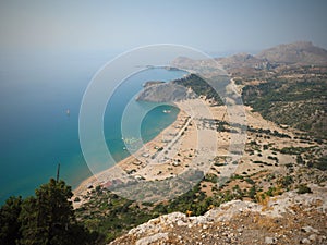 Playa es un largo tiempo a ancho una multa dorado arena a muchos de vistoso pequeno banderas la mayoría hermoso playas sobre el 