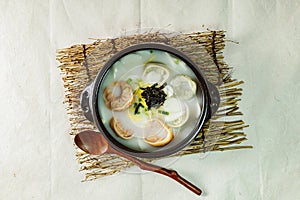 tteok mandu guk, Korean style dumpling soup with sliced rice cake