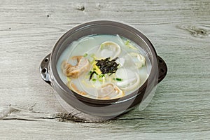 tteok mandu guk, Korean style dumpling soup with sliced rice cake