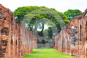 Tthe ruins of the palace in Lopburi, Thailand photo