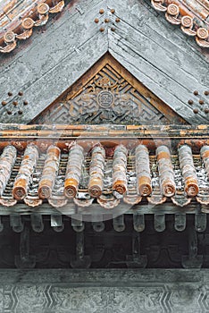 Tuanhua carving on roof ridge