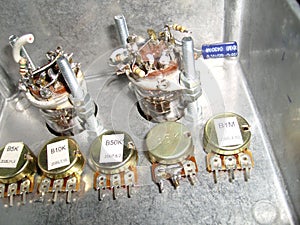 Tube amplifier head and wirring parts transformers tube sockets 61