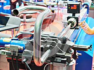 Tube bending machine