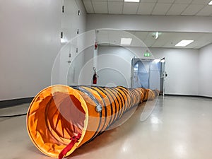 Tube Fan with confined space, Portable Ventilation Fans and Exhaust Fans from exit door at factory