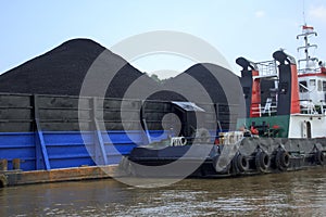 Tug boat asist