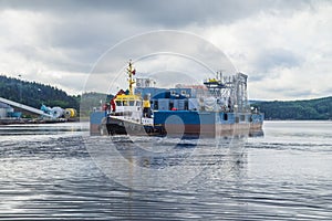 Tug herbert towing eide barge