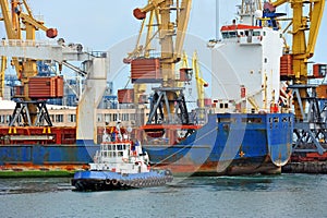 Tugboat assisting bulk cargo ship