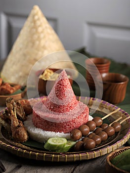 Tumpeng Merah Putih