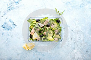Tuna arugula salad prepared ahead and packed in a glass lunch box