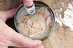 Tuna can or tin can