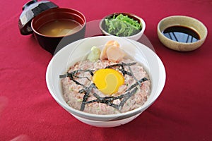 Tuna don set