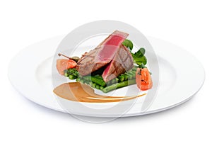 Tuna a grill with an asparagus