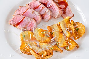 Tuna with potato dippers