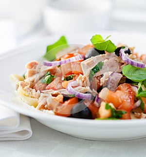 Tuna salad with fresh tomato and pasta