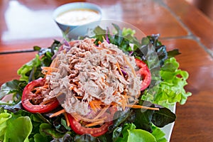 Tuna salad with tomato and lettuce