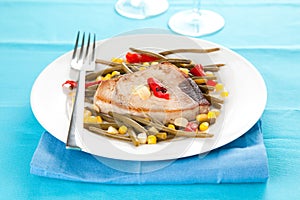 Tuna steak prepared whith vegetables