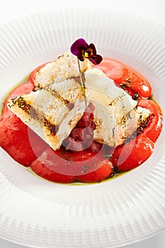 Tuna tartare and gazpacho close up