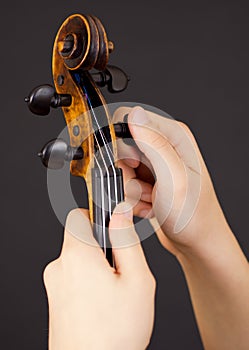 Tuning violin