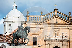 Equestrian monument to the Liberator Simon Bolivar with the Basilica of St. James the Apostle on