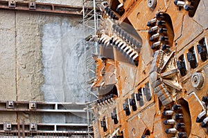 Tunnel boring machine