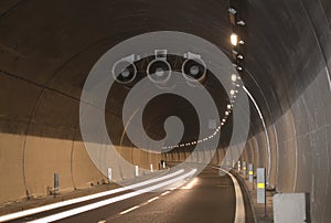 Tunel na diaľnica 