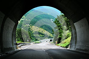 Tunnel landscape img