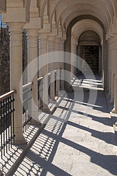 Tunnel perspective architecture way with column