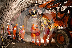 Tunnel piperoof grouting