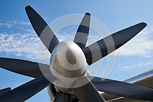 Ð turboprop aircraft engine with two four-bladed propellers