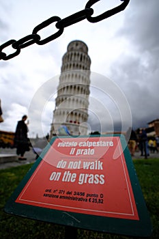 Turism in Italy, Pissa tower signs and posts